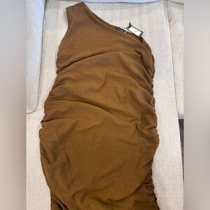 Plus Chocolate One
Shoulder Textured Midi
Dress